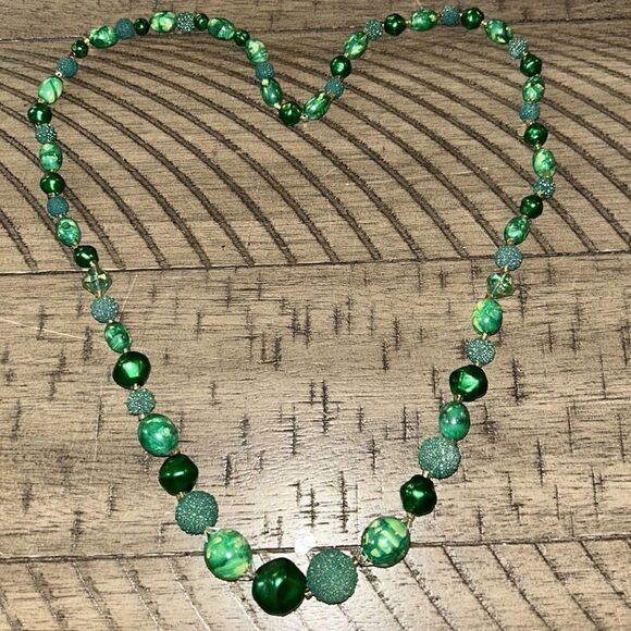 Groovy ☮️ 1970s Lucky 🍀 Green Beaded Necklace Jade like brilliance✨ Textured 2! - Picture 16 of 17